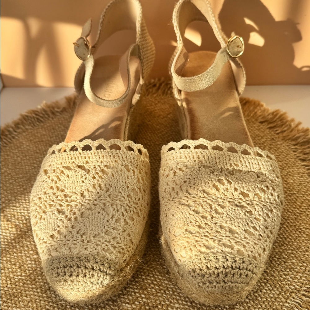 DSW Beige Crochet Espadrilles Like New Size 7.5
